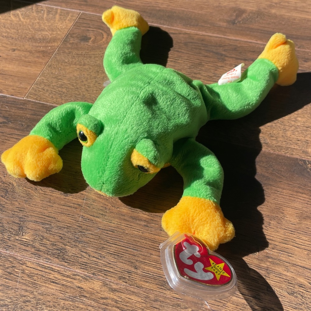 Ty Smoochy Frog Plush in Green and Yellow SMOOCHY